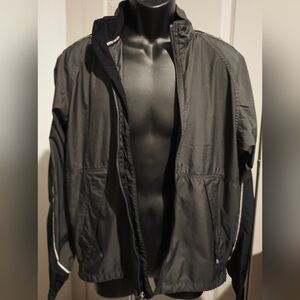 The North Face Men's Lightweight Windbreaker Jacket Gray / Black Size M